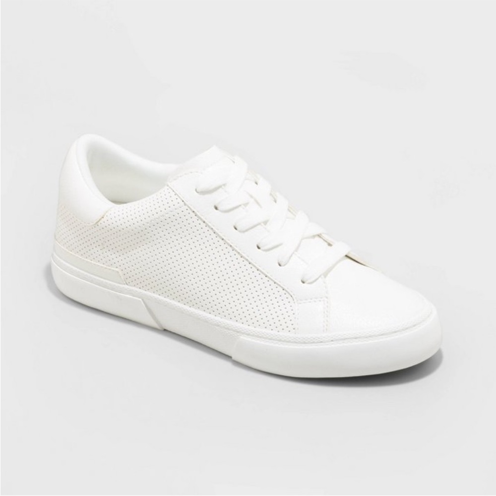 New white sneaker tennis shoee